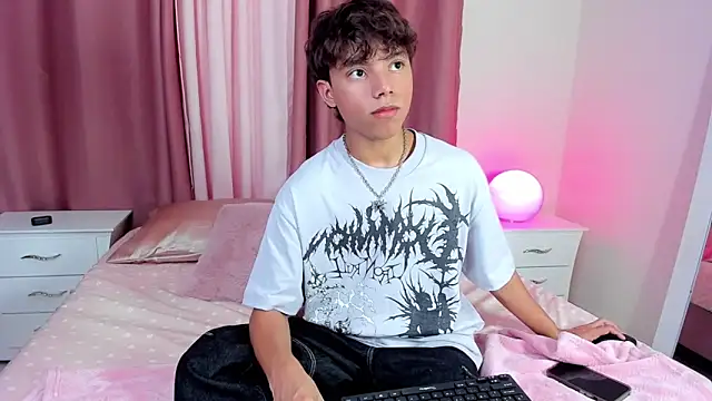 Snapshot of Honeymoon_sariel chatting on November 19, 8:31 pm Honeymoon sariel online show from November 19, 8:31 pm