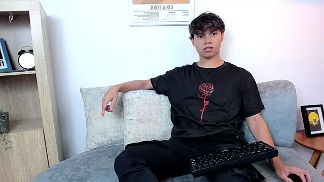 Snapshot of Honeymoon_sariel chatting on November 28, 8:33 pm Honeymoon sariel online show from November 28, 8:33 pm