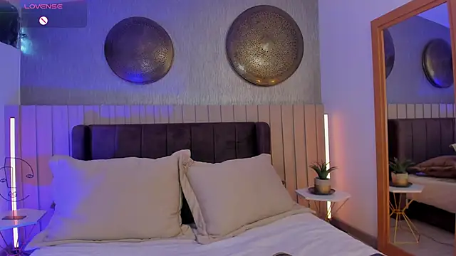 Snapshot of NaishaFord_1 chatting on November 20, 4:18 pm NaishaFord 1 online show from November 20, 4:18 pm