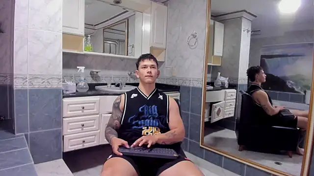 Snapshot of Thomas_moon chatting on September 18, 12:29 pm Thomas moon online show from September 18, 12:29 pm