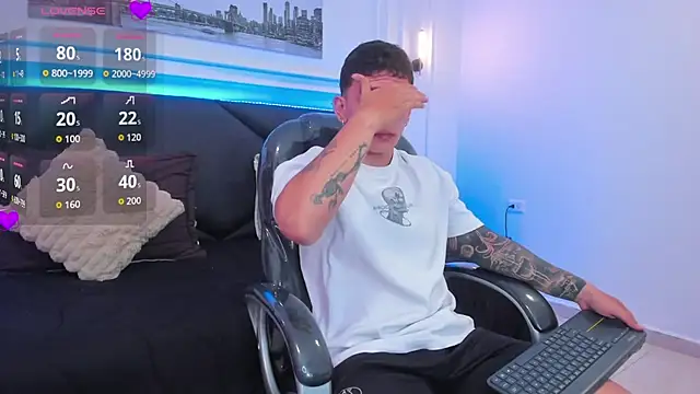 Snapshot of Thomas_moon chatting on November 7, 11:43 am Thomas moon online show from November 7, 11:43 am