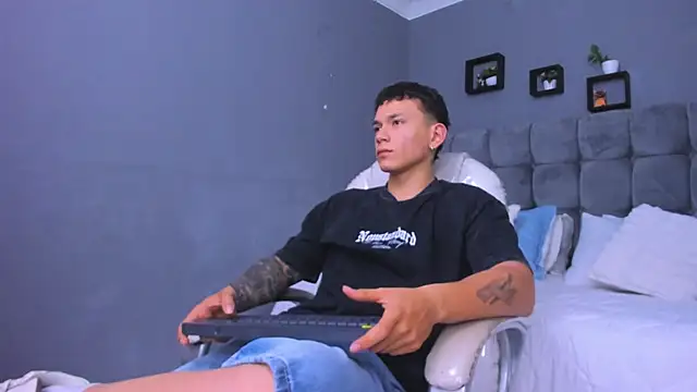 Snapshot of Thomas_moon chatting on November 9, 11:52 am Thomas moon online show from November 9, 11:52 am