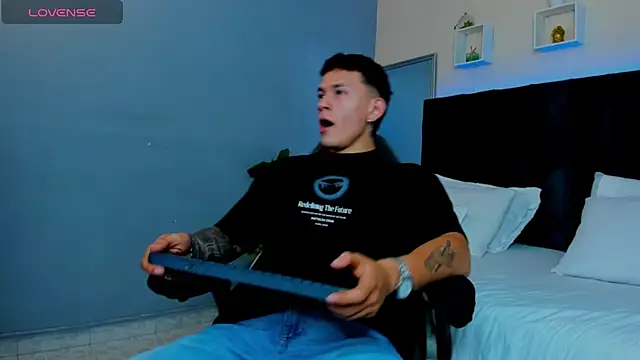 Snapshot of Thomas_moon chatting on November 20, 12:49 pm Thomas moon online show from November 20, 12:49 pm