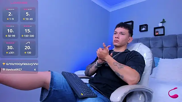 Snapshot of Thomas_moon chatting on November 22, 12:48 pm Thomas moon online show from November 22, 12:48 pm