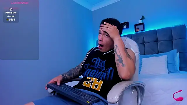 Snapshot of Thomas_moon chatting on November 28, 12:52 pm Thomas moon online show from November 28, 12:52 pm