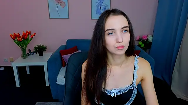 Snapshot of EllaSteele chatting on October 9, 1:53 pm EllaSteele online show from October 9, 1:53 pm