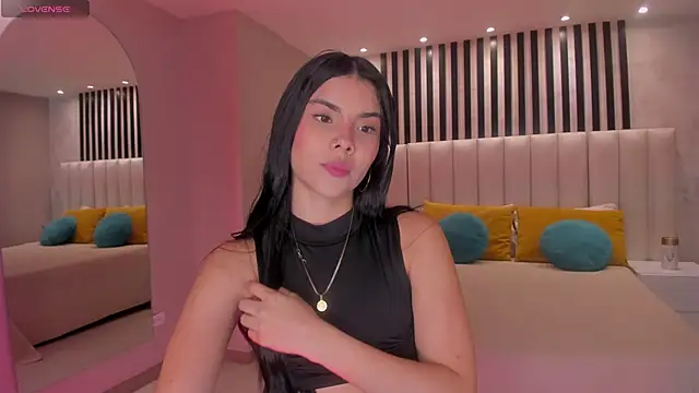 MiaLaurence online show from December 14, 11:37 am