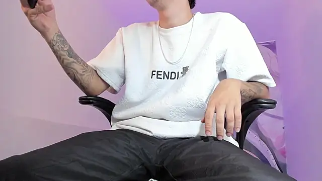 Snapshot of Fran_Boy chatting on November 30, 2:15 am Fran Boy online show from November 30, 2:15 am