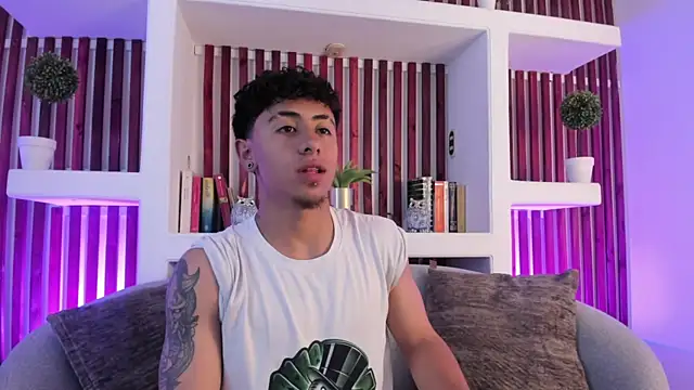 Snapshot of Troy_dalton chatting on September 8, 7:57 pm Troy dalton online show from September 8, 7:57 pm