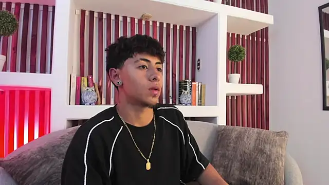 Snapshot of Troy_dalton chatting on September 12, 11:48 pm Troy dalton online show from September 12, 11:48 pm