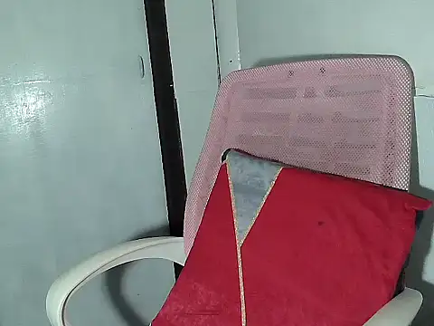 Snapshot of kiannie01 chatting on November 28, 11:35 am kiannie01 online show from November 28, 11:35 am