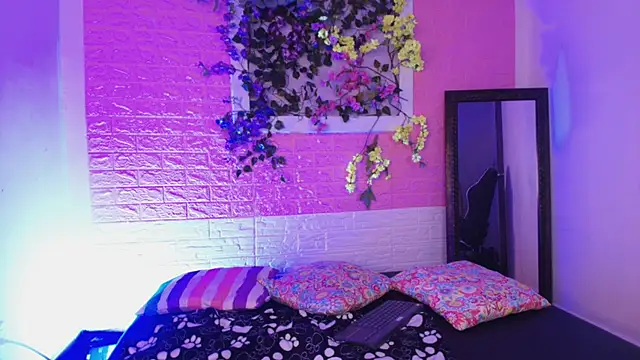 Snapshot of Katy_bratz_ chatting on September 13, 2:44 am Katy bratz online show from September 13, 2:44 am