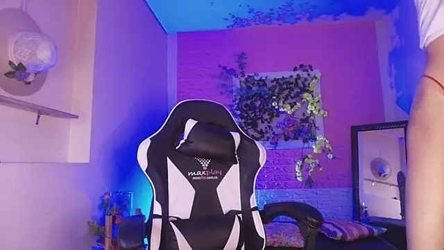 Snapshot of Katy_bratz_ chatting on November 9, 7:56 pm Katy bratz online show from November 9, 7:56 pm