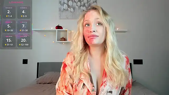 Snapshot of Julliakoill chatting on October 31, 8:15 am Julliakoill online show from October 31, 8:15 am