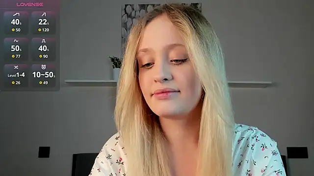 Snapshot of Julliakoill chatting on November 15, 6:22 am Julliakoill online show from November 15, 6:22 am