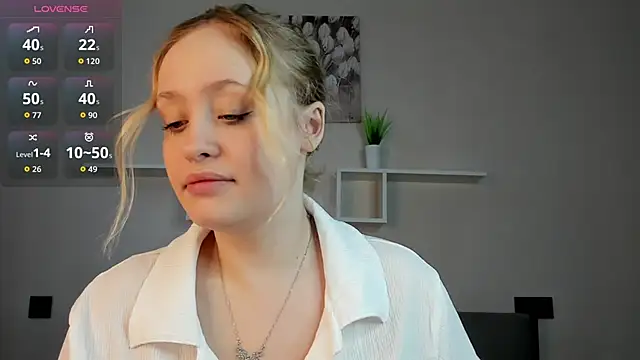 Snapshot of Julliakoill chatting on November 20, 8:25 am Julliakoill online show from November 20, 8:25 am