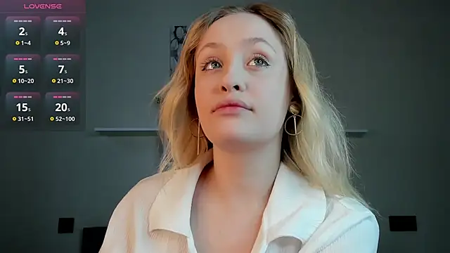 Snapshot of Julliakoill chatting on November 23, 8:03 am Julliakoill online show from November 23, 8:03 am