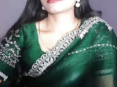 ROSE GOLDE online show from February 21, 5:25 pm