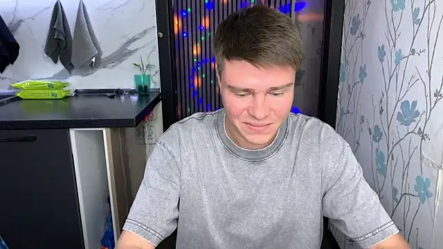 Snapshot of holy_eggs_02 chatting on September 10, 7:03 pm holy eggs 02 online show from September 10, 7:03 pm