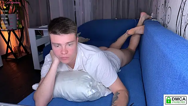 Snapshot of holy_eggs_02 chatting on September 20, 9:27 pm holy eggs 02 online show from September 20, 9:27 pm