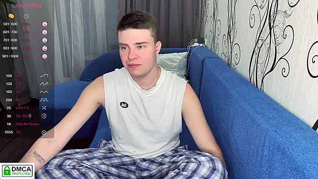 Snapshot of holy_eggs_02 chatting on October 27, 9:52 pm holy eggs 02 online show from October 27, 9:52 pm