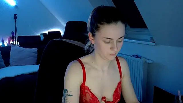 Melly4You online show from April 8, 10:10 pm