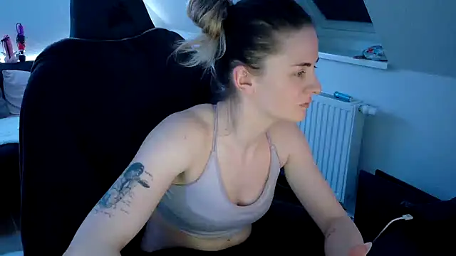 Melly4You online show from April 21, 9:28 pm