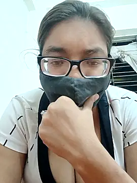 Snapshot of Elie_couple143 chatting on September 25, 6:33 pm Elie couple143 online show from September 25, 6:33 pm