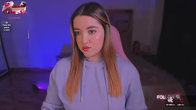 lunaarose online show from October 4, 4:43 am