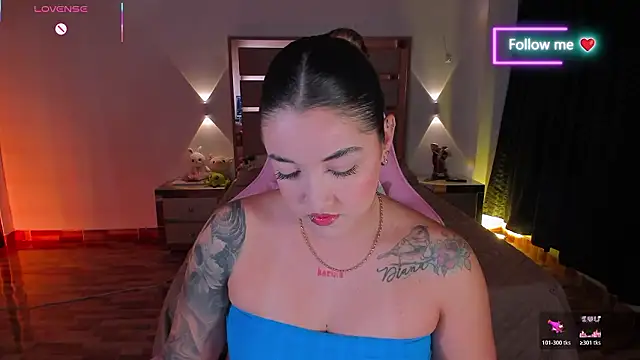 lunaarose online show from February 3, 3:37 am