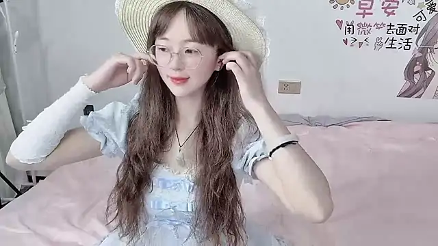 nini a online show from September 19, 1:12 pm