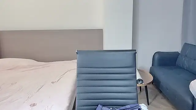 nini a online show from October 25, 11:29 am