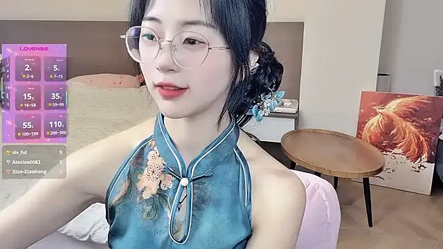 nini a online show from March 6, 11:06 am