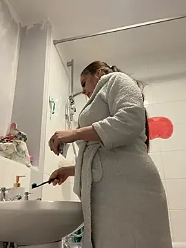 LollyLove  online show from April 3, 8:07 pm