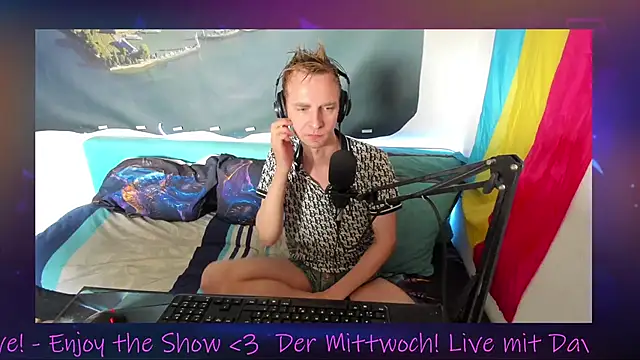 Snapshot of DaveLindau chatting on October 15, 11:10 am DaveLindau online show from October 15, 11:10 am