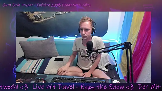Snapshot of DaveLindau chatting on October 22, 5:24 pm DaveLindau online show from October 22, 5:24 pm