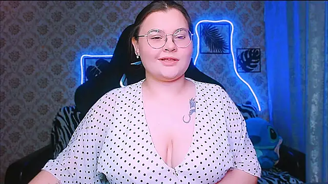 InLoveWithLife26 online show from November 8, 8:07 pm