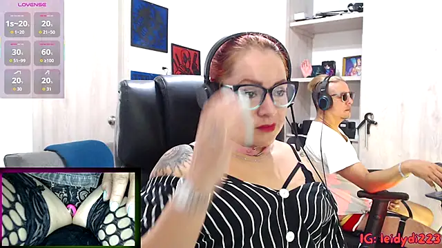 Snapshot of leidydi223 chatting on October 19, 1:45 pm leidydi223 online show from October 19, 1:45 pm
