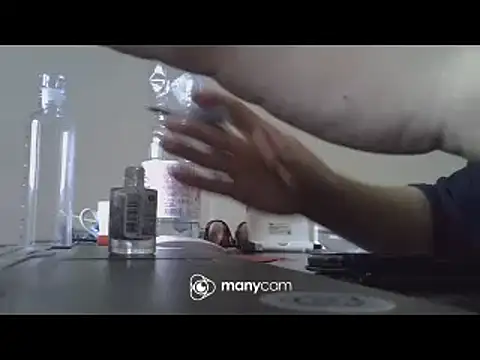 Snapshot of ITALIANASISIXX chatting on February 11, 11:32 am ITALIANASISIXX online show from February 11, 11:32 am