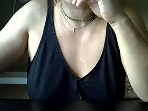 Snapshot of ITALIANASISIXX chatting on September 13, 10:15 am ITALIANASISIXX online show from September 13, 10:15 am