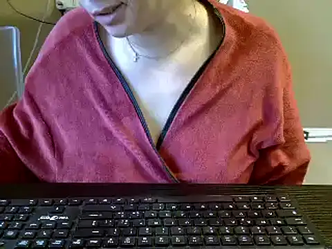 Snapshot of ITALIANASISIXX chatting on October 15, 7:08 am ITALIANASISIXX online show from October 15, 7:08 am