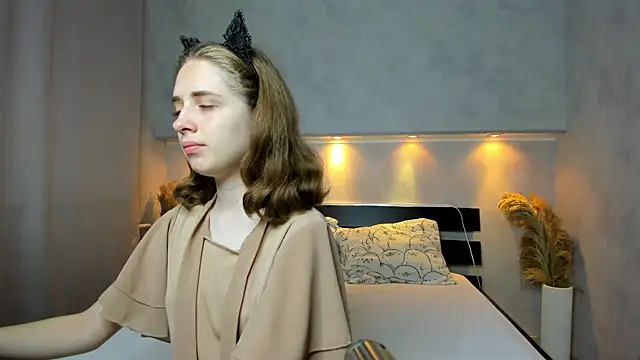 Camilla Kelly online show from September 10, 12:10 am