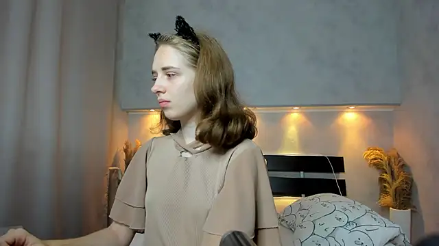 Camilla Kelly online show from September 18, 12:12 am