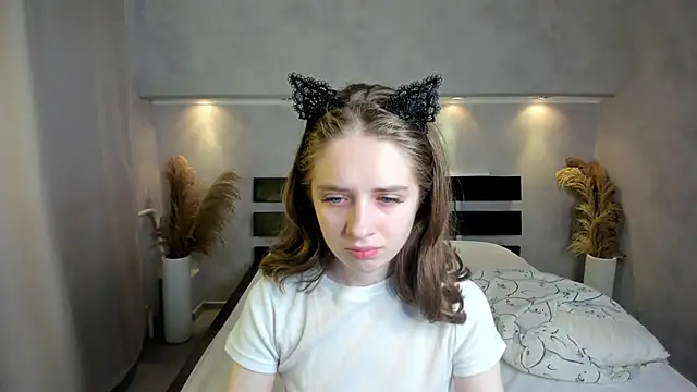 Camilla Kelly online show from October 8, 1:14 am