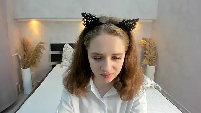 Camilla Kelly online show from October 12, 1:15 am