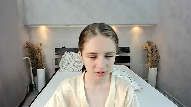 Camilla Kelly online show from October 31, 1:06 am