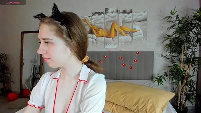 Camilla Kelly online show from February 18, 1:12 am