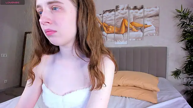 Camilla Kelly online show from April 5, 1:03 am