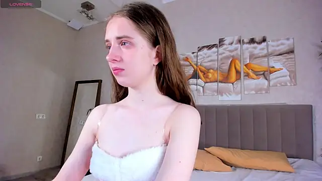 Camilla Kelly online show from April 6, 1:14 am