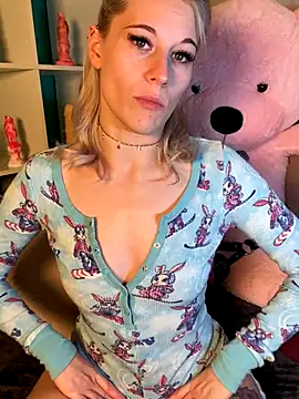 Snapshot of TheRealJessyLey chatting on November 7, 8:09 pm TheRealJessyLey online show from November 7, 8:09 pm